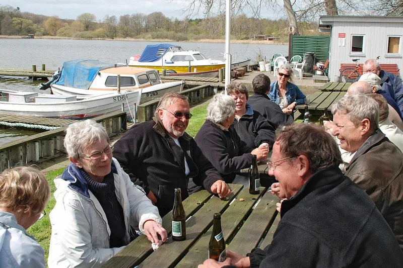 Forårsrengøring og standerhejsning 2008 (6)