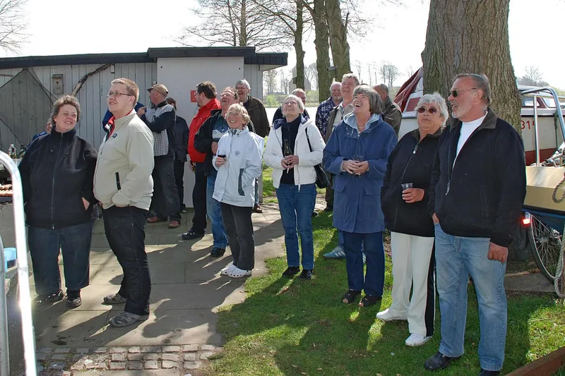 Forårsrengøring og standerhejsning 2008 (8)
