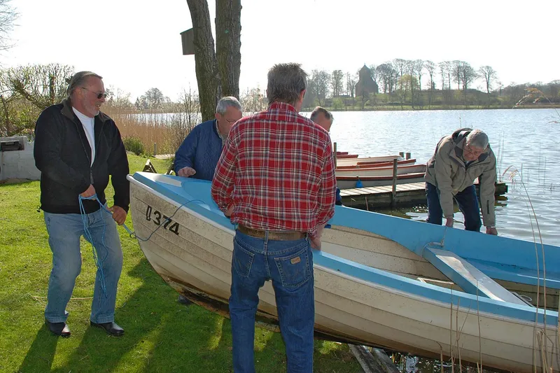 Forårsrengøring og standerhejsning 2008 (10)
