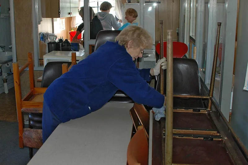Forårsrengøring og standerhejsning 2008 (12)