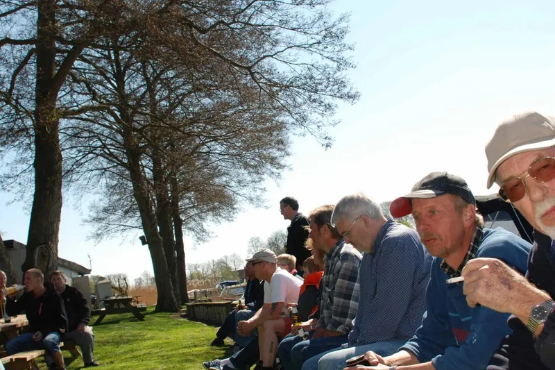 Forårsrengøring og standerhejsning 2009 (1)