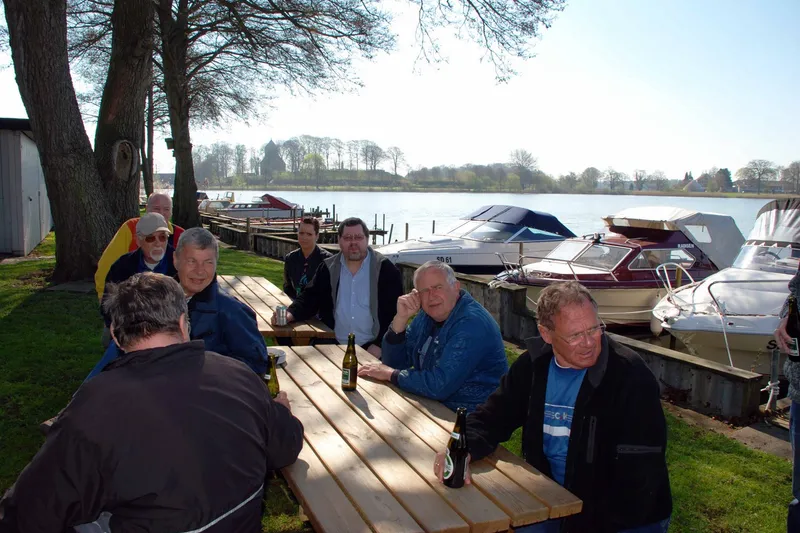 Forårsrengøring og standerhejsning 2009 (3)