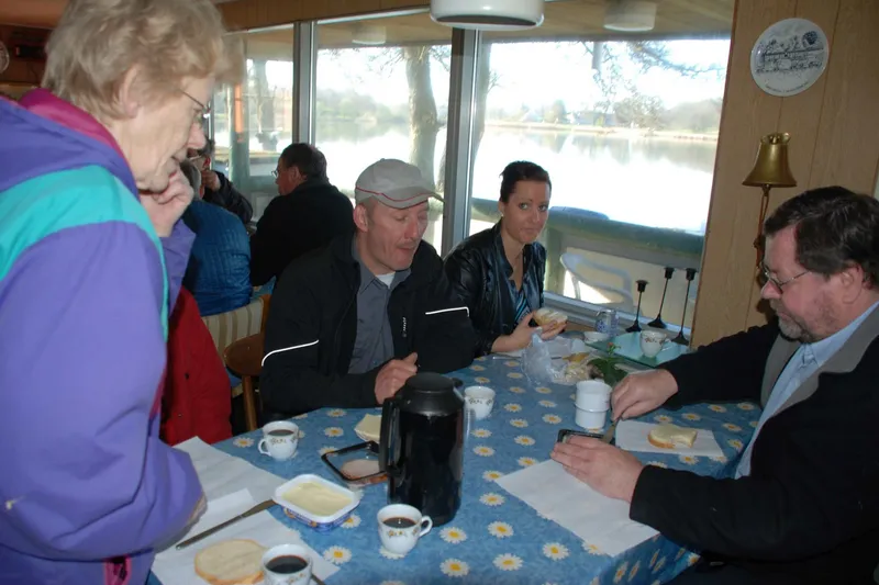Forårsrengøring og standerhejsning 2009 (4)