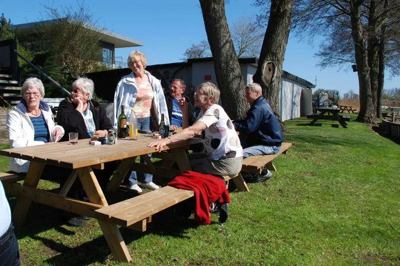 Forårsrengøring og standerhejsning 2009 (6)