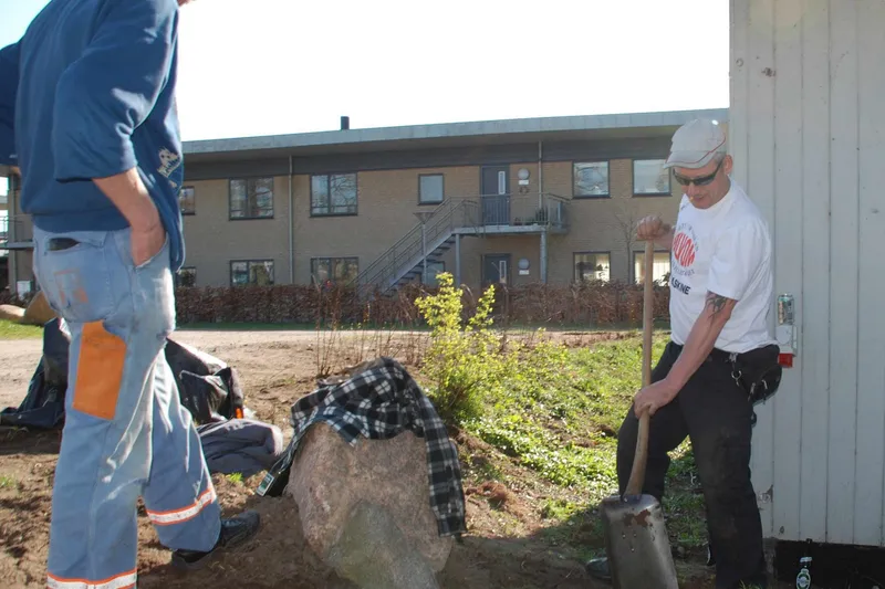 Forårsrengøring og standerhejsning 2009 (7)
