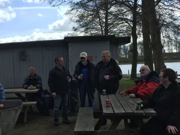 Forårsrengøring og standerhejsning 2016